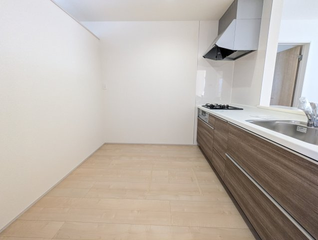 北茨城市平潟町　1期のキッチン|ゆったりとしたキッチンなので、ノンストレスでお料理が楽しめます♪