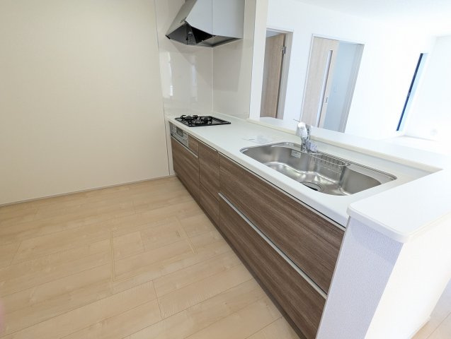 北茨城市平潟町　1期のキッチン|開放感がありお部屋を見渡せ・・動線が非常に効率的でスムーズな作業ができ魅力的です。