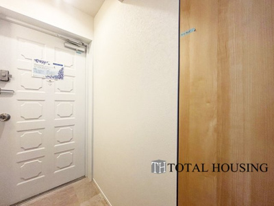 【玄関】 | シーアイマンション円山西棟 | 住まう人も来客も入った時にワクワクさせてくれるオシャレな玄関♪
収納もたっぷりあるので、靴がたくさんあっても安心！
気持ちの良い朝は、毎日ここからスタートしていきます♪