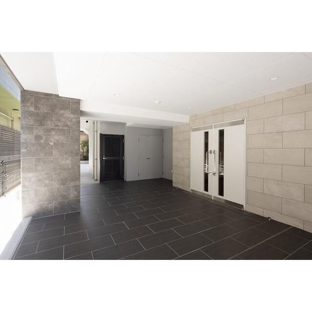 リテラス上野入谷のエントランス