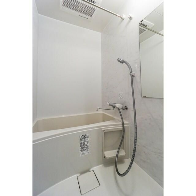 リテラス上野入谷の浴室