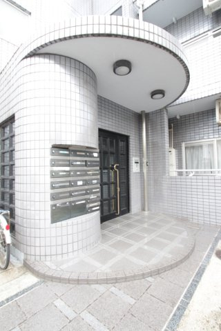 コスモアルタードのエントランス