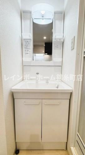 グリーンコーポ西綾瀬の独立洗面台|※別部屋参照写真となります。