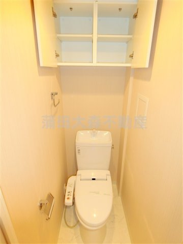 カスタリア大森Ⅱ@仲介手数料無料のトイレ|トイレ　温水洗浄便座　棚付き