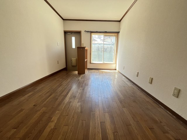 川向町貸家の居間・リビング