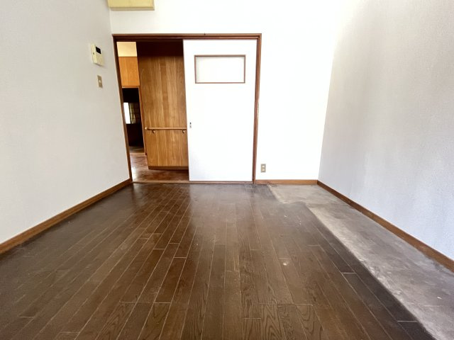 川向町貸家の洋室