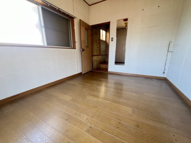 川向町貸家の寝室