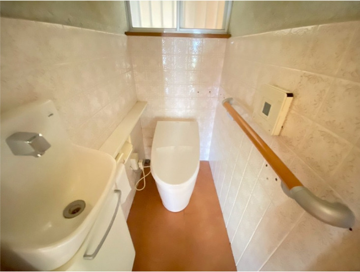 川向町貸家のトイレ