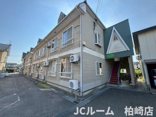 柏崎市半田１丁目のアパートの駐車場