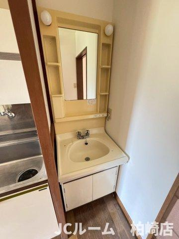 柏崎市半田１丁目のアパートの洗面所