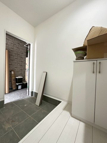 エテルナコート総持寺の玄関