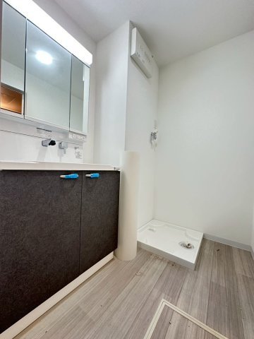 エテルナコート総持寺の洗面所