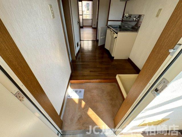 柏崎市半田１丁目のアパートの玄関