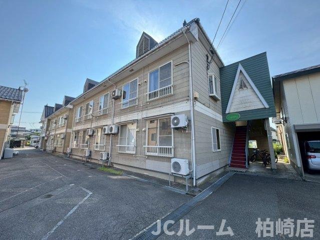 柏崎市半田１丁目のアパートの駐車場