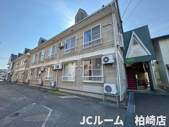 柏崎市半田１丁目のアパートの外観