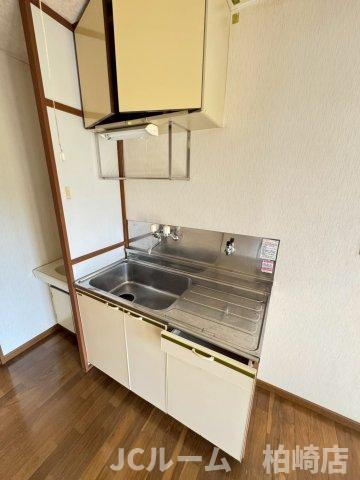 柏崎市半田１丁目のアパートのキッチン