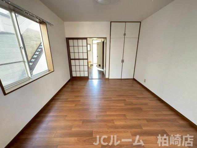 柏崎市半田１丁目のアパートの寝室