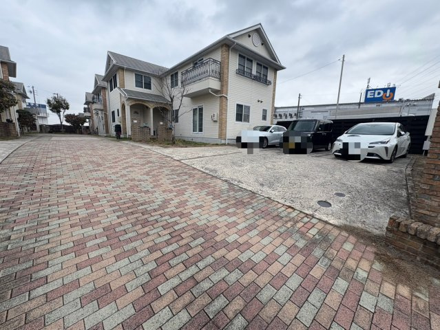 豊田三軒町ヴィレッジの駐車場