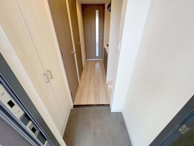 スプランディッド新大阪WESTの玄関