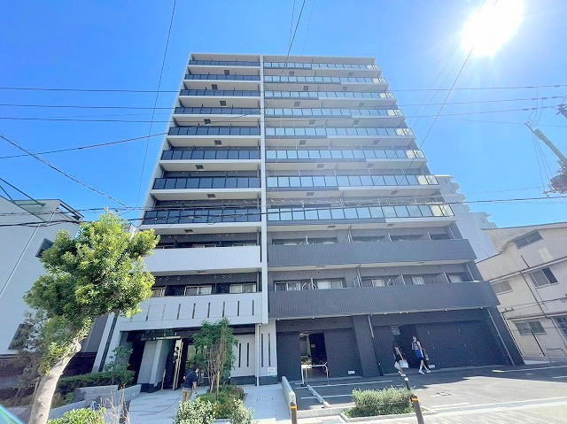 スプランディッド新大阪WESTの外観