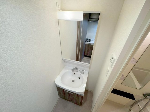 スプランディッド新大阪WESTの独立洗面台