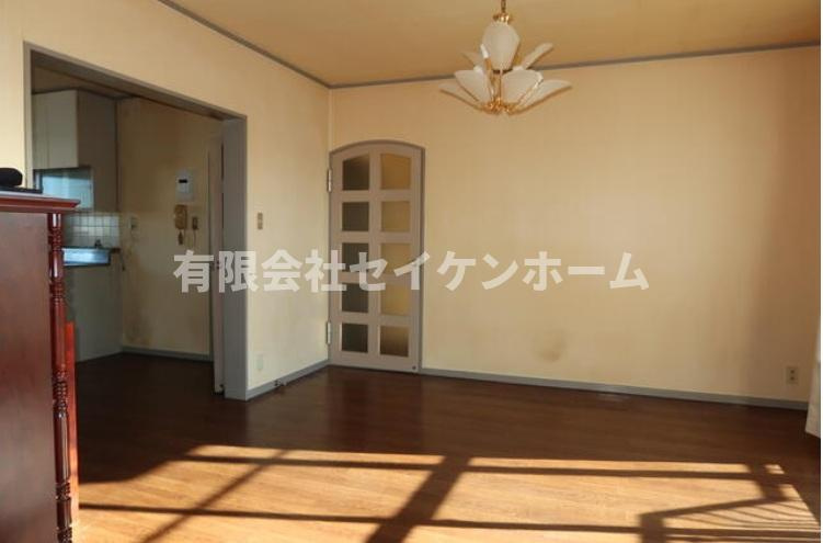 大宮東新井団地13号棟の居間・リビング