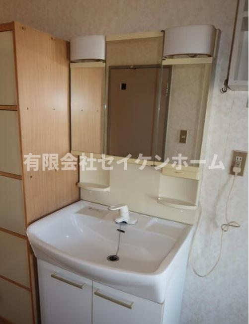 大宮東新井団地13号棟の独立洗面台