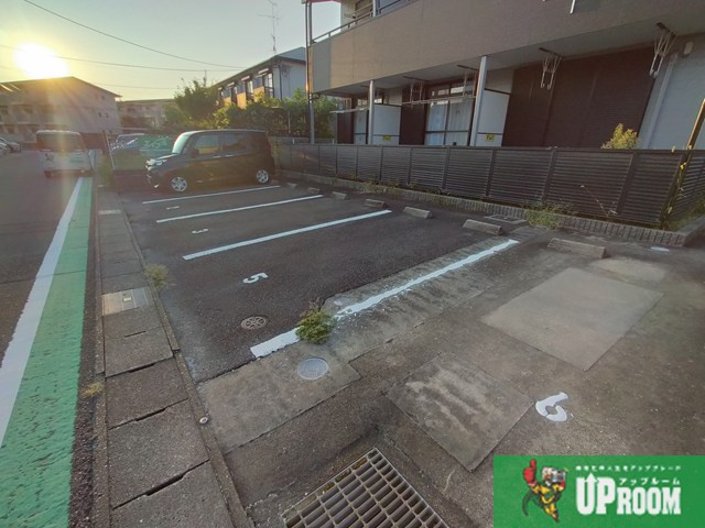 surplus祥の駐車場