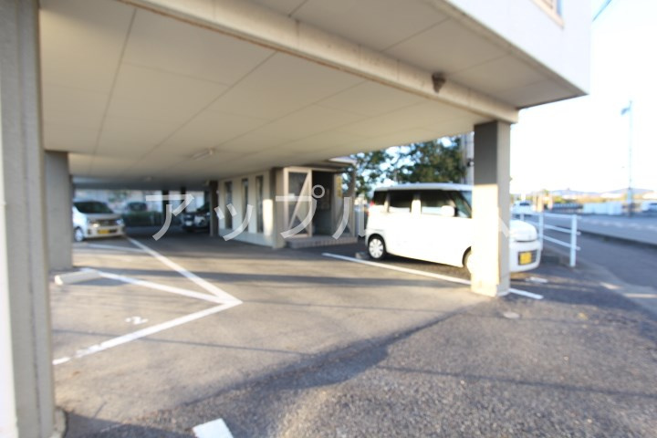 Ｋ＆Ｙ庄名の駐車場