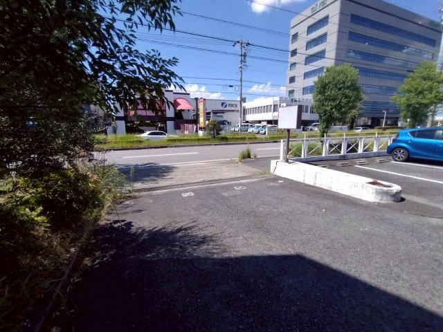 井ノ口町　貸店舗・事務所の駐車場