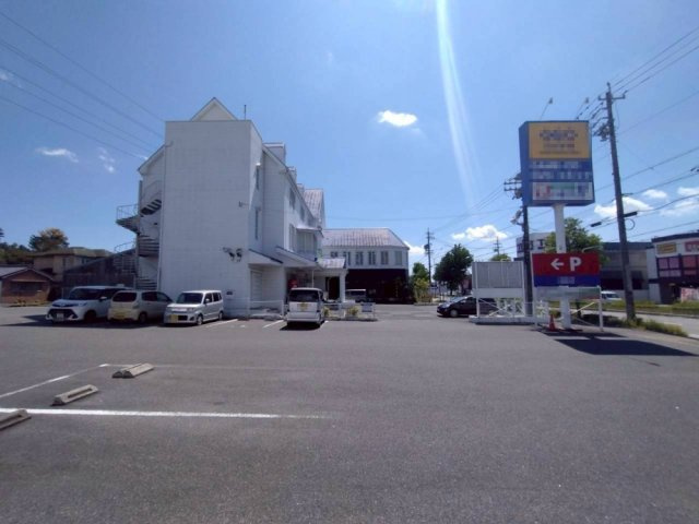 井ノ口町　貸店舗・事務所の駐車場