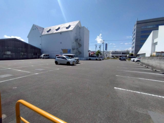 井ノ口町　貸店舗・事務所の駐車場