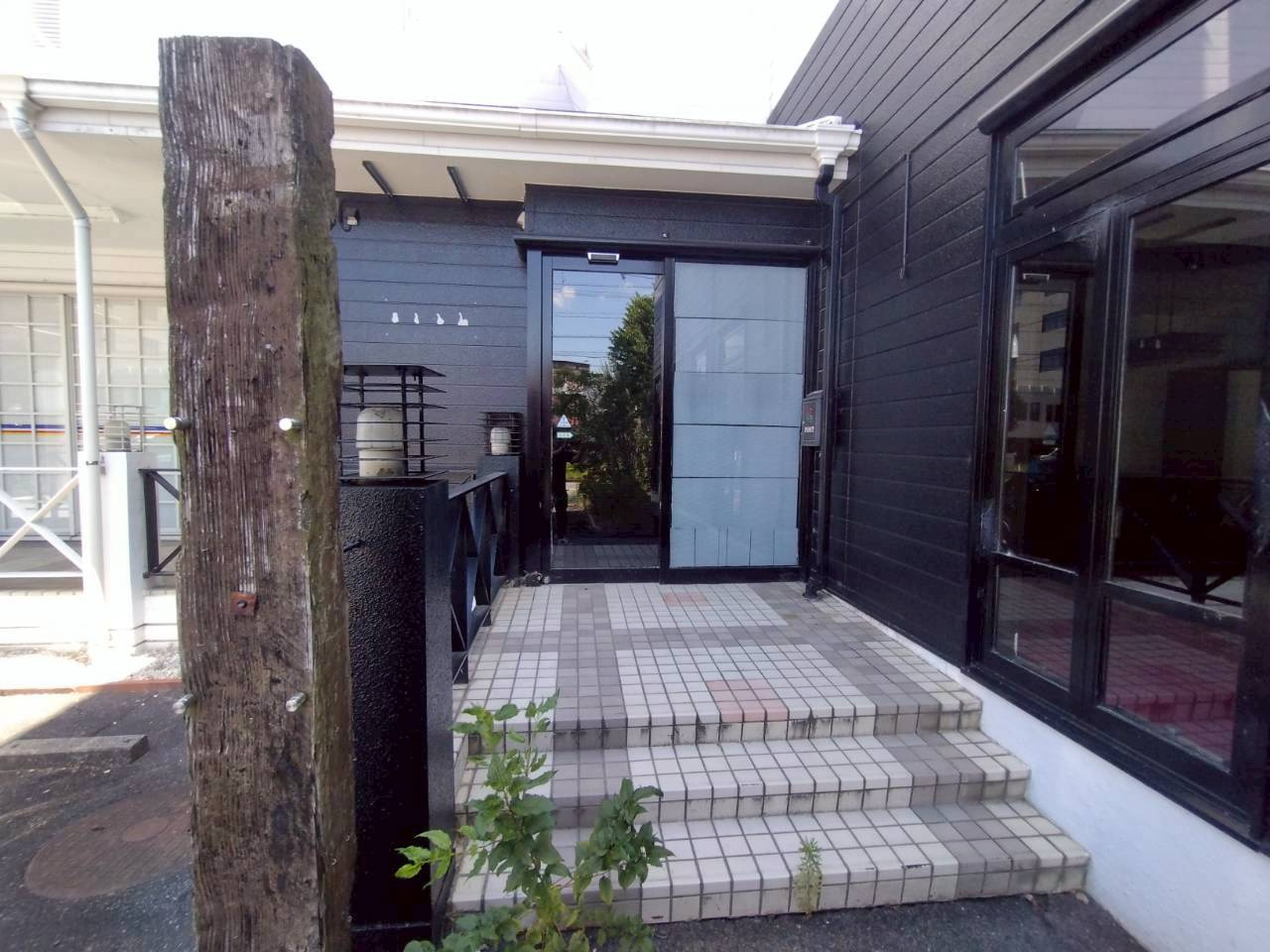 井ノ口町　貸店舗・事務所のエントランス