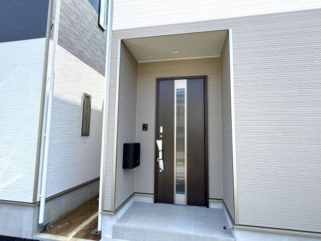 柏市新富町２丁目新築戸建【旭小学校：6分】のエントランス|エントランス・玄関ポーチ