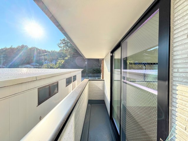 栄区飯島町　新築戸建てのバルコニー|◆日当たり良好なバルコニー！毎日のお洗濯にも嬉しいですね！
