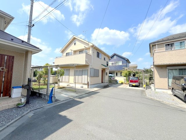 あきる野市牛沼　中古戸建　の前面道路含む現地写真