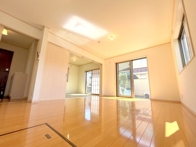 あきる野市牛沼　中古戸建　の居間・リビング