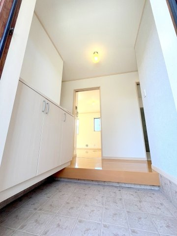 あきる野市牛沼　中古戸建　の玄関