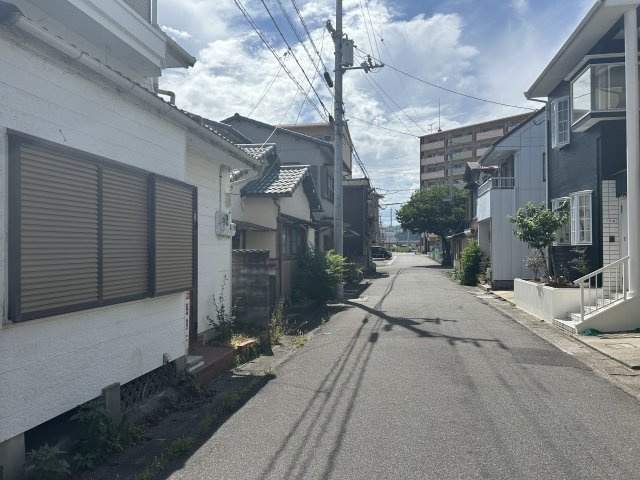徳島市新浜町一丁目の前面道路含む現地写真