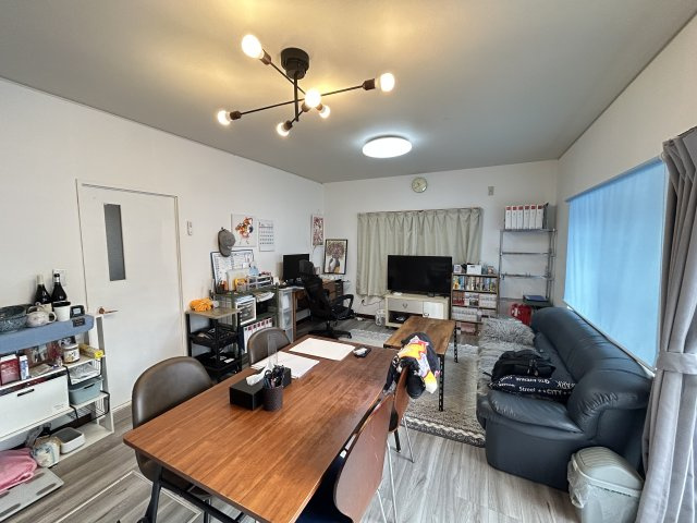 徳島市新浜町一丁目の居間・リビング