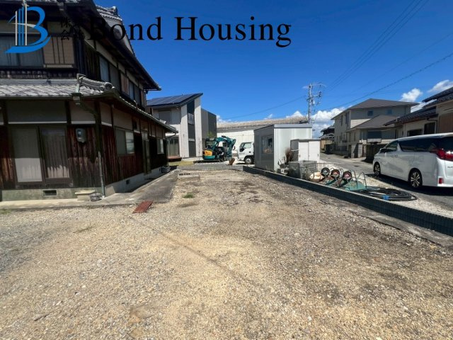 「敷地約243坪」「建物約60坪」 岩岡町野中 築36年の駐車場