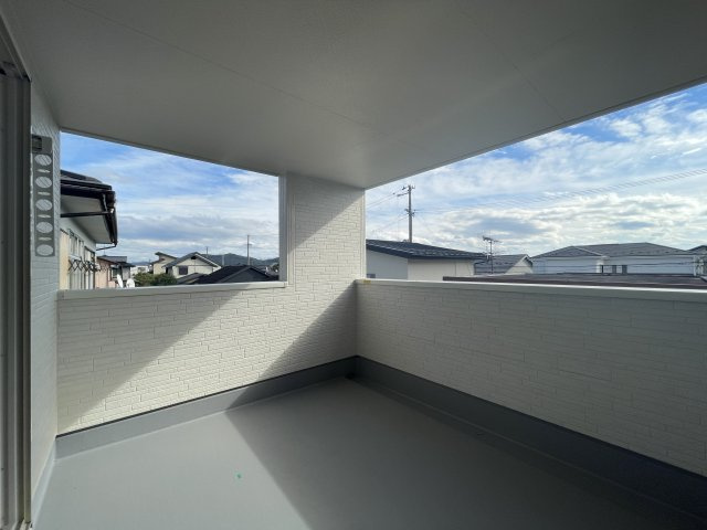 新築戸建　福島市北沢又下台第2　北沢又小・信陵中のバルコニー|インナーバルコニーは天候に左右されずに、プライベートな空間でくつろぎや洗濯物干しに最適！