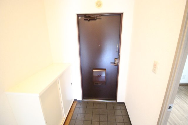 フォレストヒル緑園の玄関|別号室の同仕様の参考写真です。