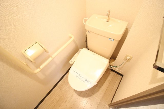 フォレストヒル緑園のトイレ|別号室の同仕様の参考写真です。