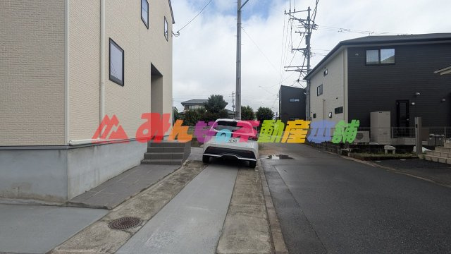 小郡市寺福童の中古一戸建の前面道路含む現地写真