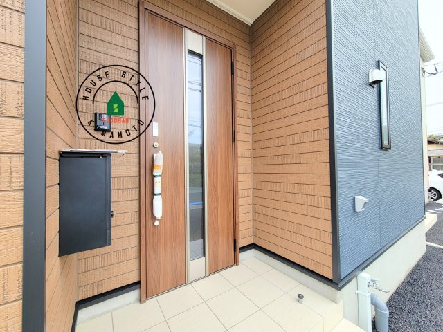 熊本市北区高平3丁目第2-3棟（3号棟）の玄関|おでかけの時も帰った時も、「我が家」を最初に感じでもらえる素敵な空間に。