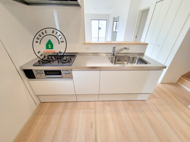 熊本市北区高平3丁目第2-3棟（3号棟）のキッチン|ご家族を近くに感じられる対面キッチンのLDK。会話もはずみそうですね。