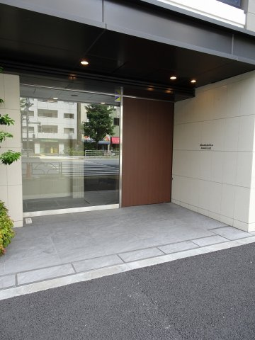 ブランシエスタ白山のエントランス