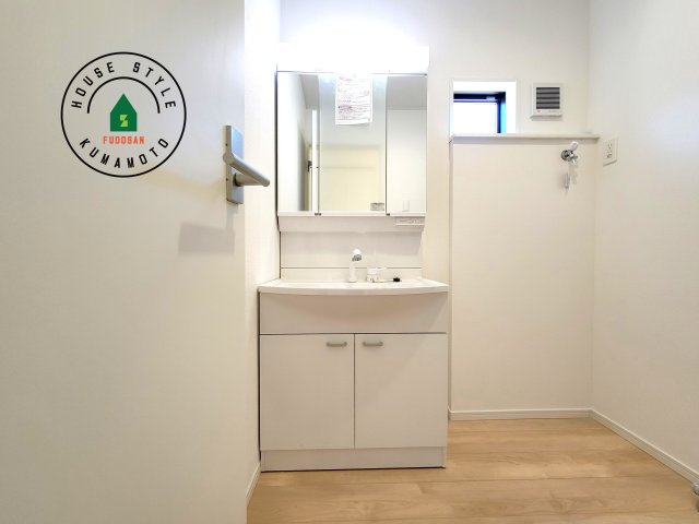 宇城市松橋町南豊崎第2-2棟（1号棟）の内観：施工例|洗面所は小さなプライベートスペース。歯磨き、洗顔と毎日施す個人空間。