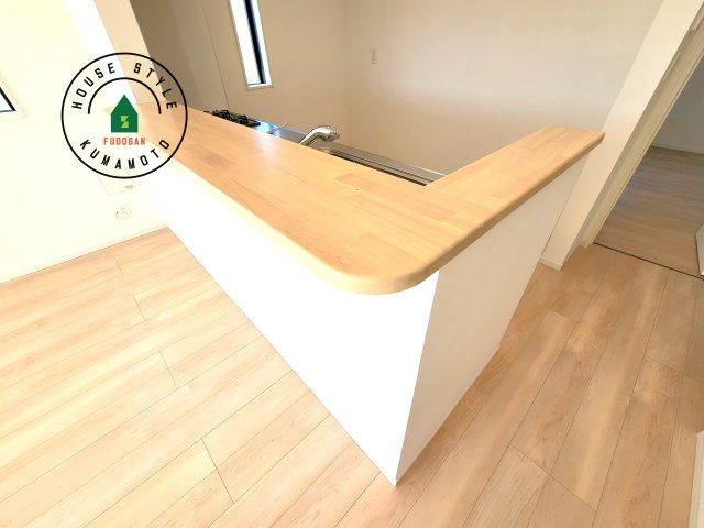 宇城市松橋町南豊崎第2-2棟（1号棟）の内観：施工例|ダイニングとリビングのメリハリが付けやすい空間設計になっています。